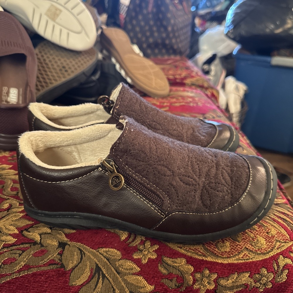 JBU Crimson womens size 7w Brown Slip On Zip shoes Comfort memory Foam